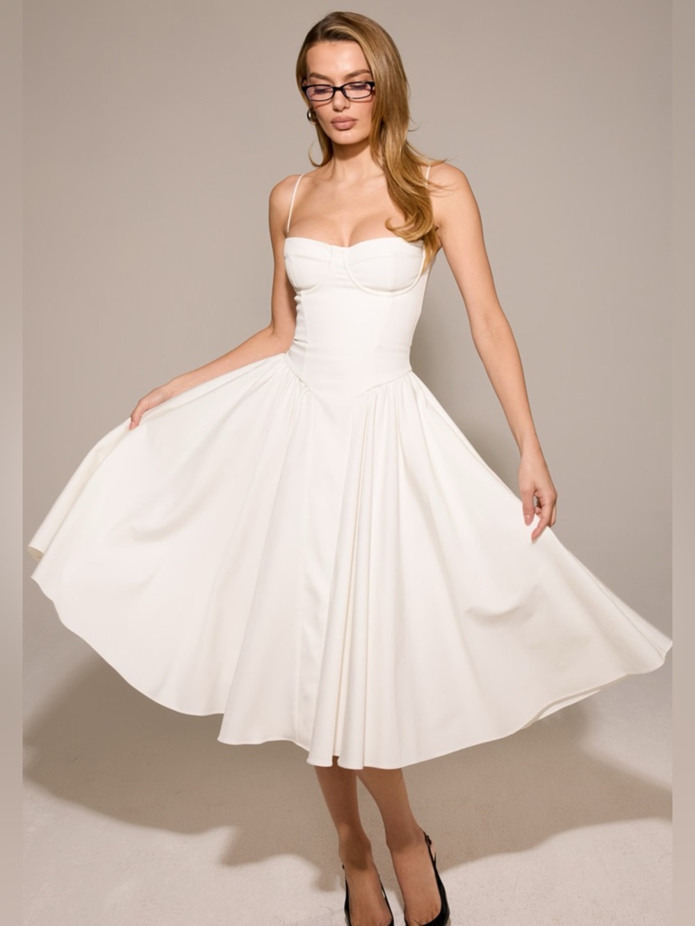 HOUSE OF CB 'Samaria' White
Corset Midi Dress